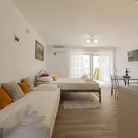 Toli Apartment