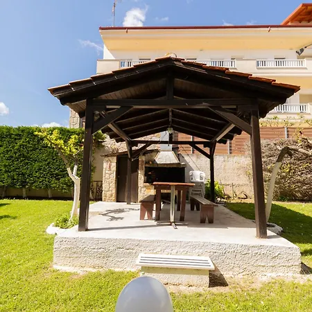 Toli Apartment